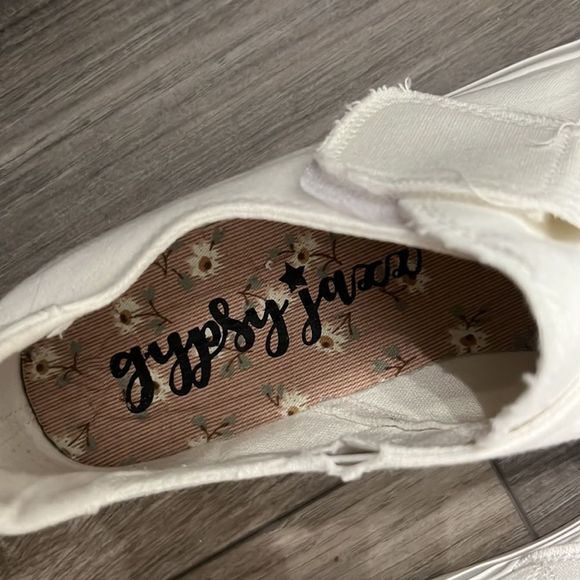 𝅺GYPSY Jazz White Sneakers - Picture 2 of 4